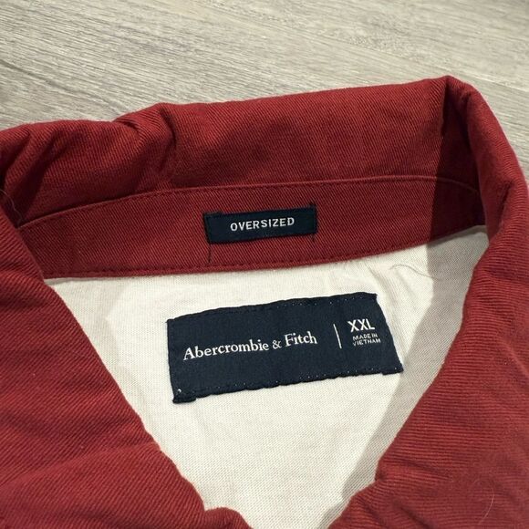 Abercrombie and Fitch Men's Cream Shirt with Maroon Collar - Picture 5 of 7